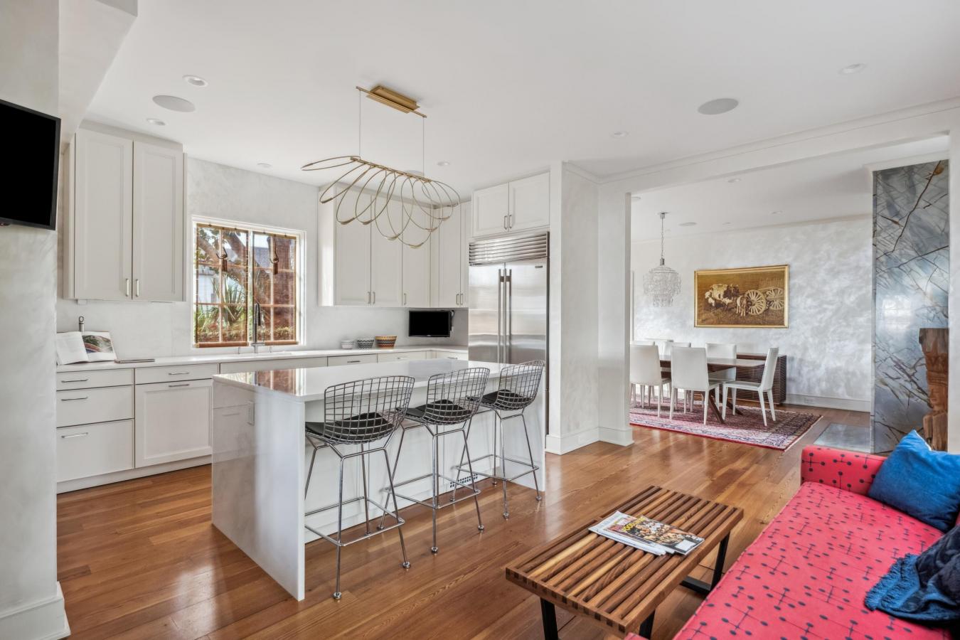 Charleston, SC, 29401, United States, 4 Bedrooms Bedrooms, ,4 BathroomsBathrooms,Residential,For Sale,1697376