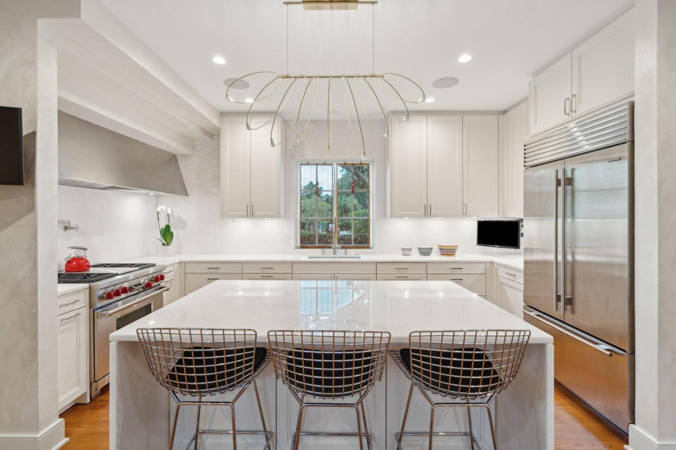 Charleston, SC, 29401, United States, 4 Bedrooms Bedrooms, ,4 BathroomsBathrooms,Residential,For Sale,1697376
