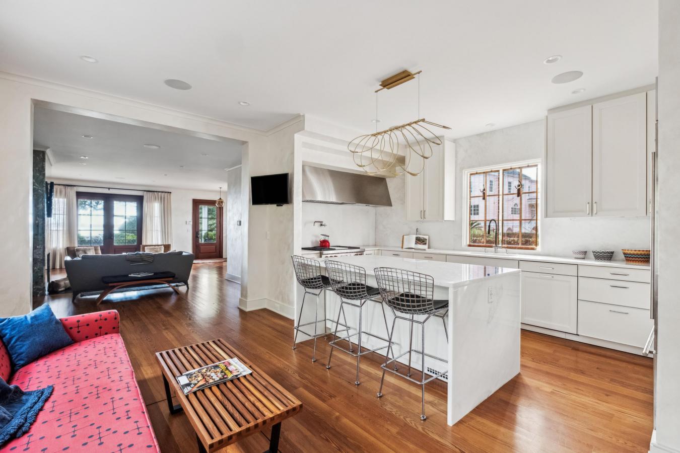 Charleston, SC, 29401, United States, 4 Bedrooms Bedrooms, ,4 BathroomsBathrooms,Residential,For Sale,1697376