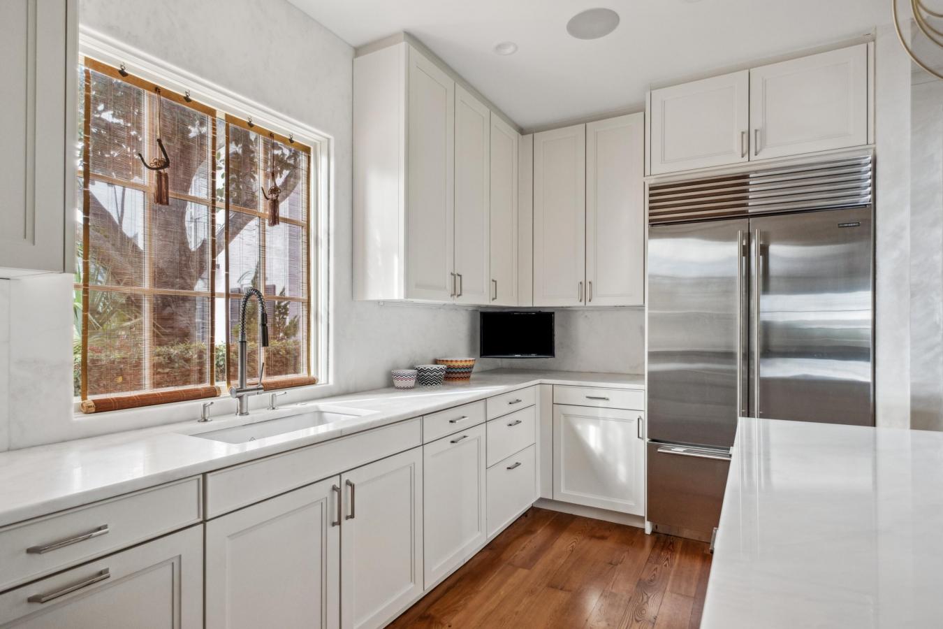 Charleston, SC, 29401, United States, 4 Bedrooms Bedrooms, ,4 BathroomsBathrooms,Residential,For Sale,1697376