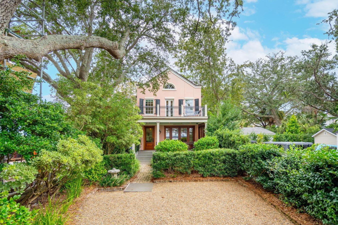 Charleston, SC, 29401, United States, 4 Bedrooms Bedrooms, ,4 BathroomsBathrooms,Residential,For Sale,1697376