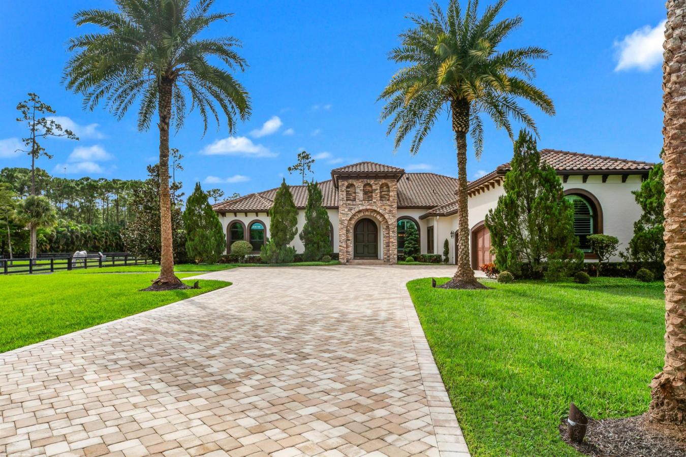 Lake Worth, FL, 33449, United States, 5 Bedrooms Bedrooms, ,5 BathroomsBathrooms,Residential,For Sale,1697367