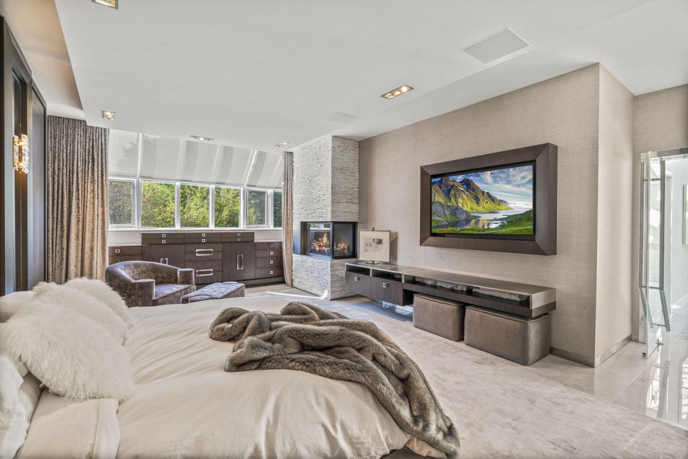 Toronto, ON, M3B 1T2, Canada, 5 Bedrooms Bedrooms, ,6 BathroomsBathrooms,Residential,For Sale,1701172