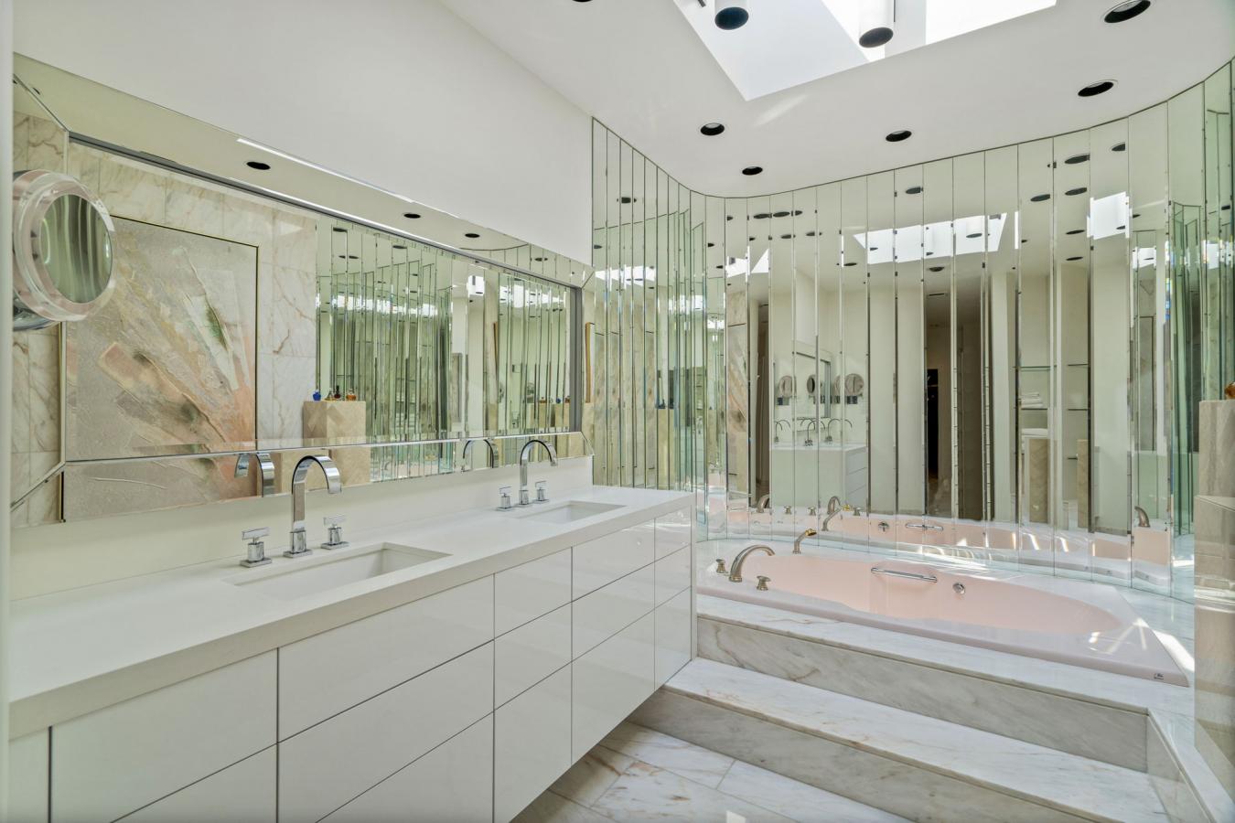 Toronto, ON, M3B 1T2, Canada, 5 Bedrooms Bedrooms, ,6 BathroomsBathrooms,Residential,For Sale,1701172