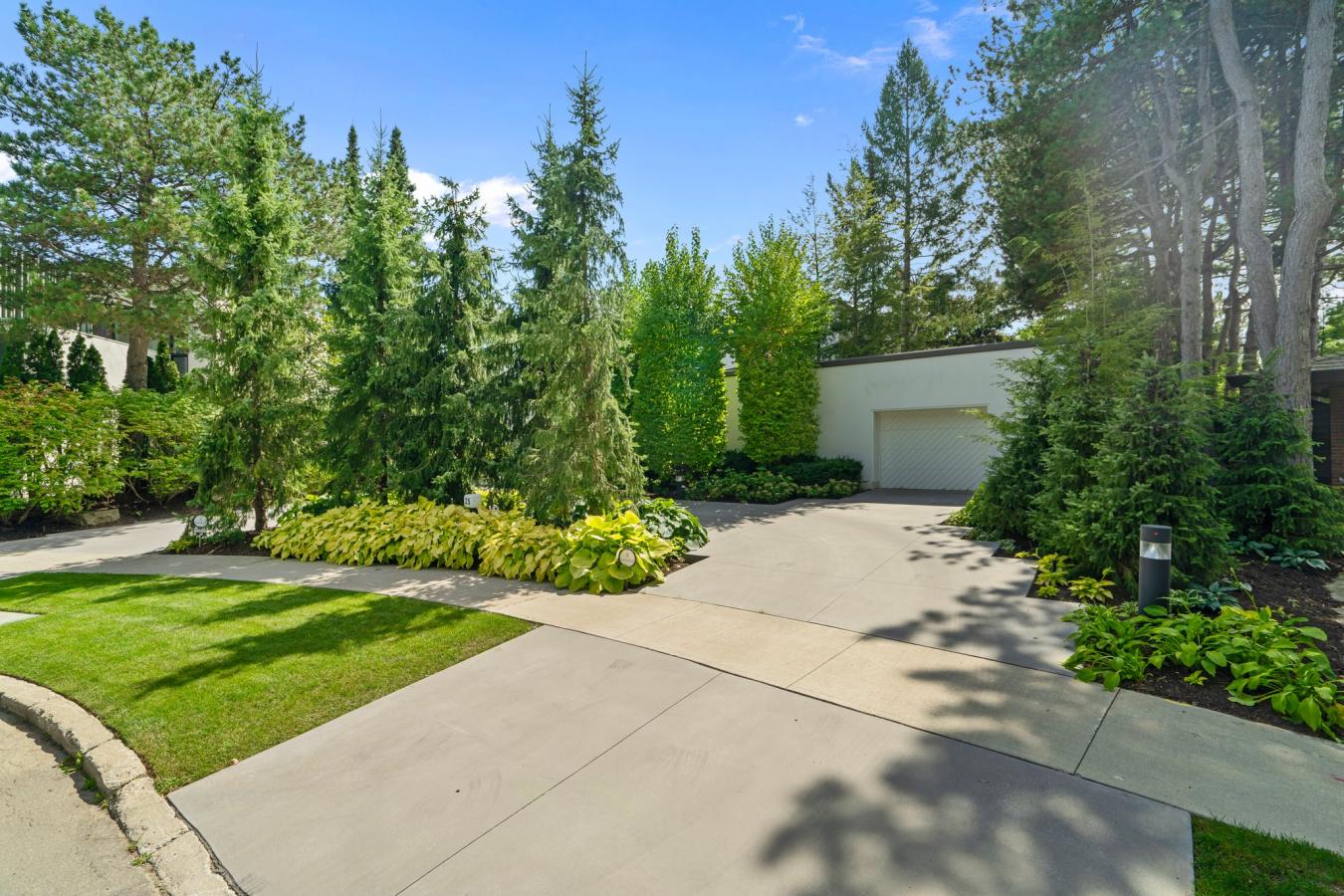 Toronto, ON, M3B 1T2, Canada, 5 Bedrooms Bedrooms, ,6 BathroomsBathrooms,Residential,For Sale,1701172