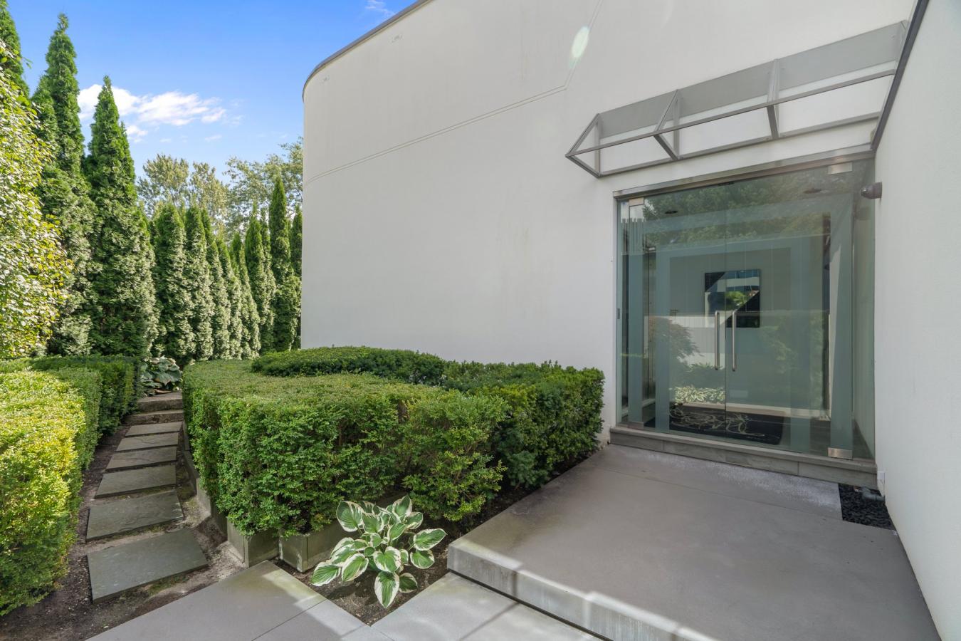 Toronto, ON, M3B 1T2, Canada, 5 Bedrooms Bedrooms, ,6 BathroomsBathrooms,Residential,For Sale,1701172