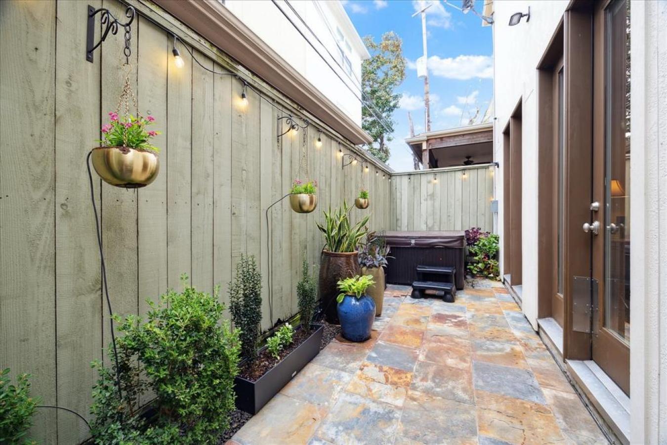 Houston, TX, 77019, United States, 3 Bedrooms Bedrooms, ,3 BathroomsBathrooms,Residential,For Sale,1701144