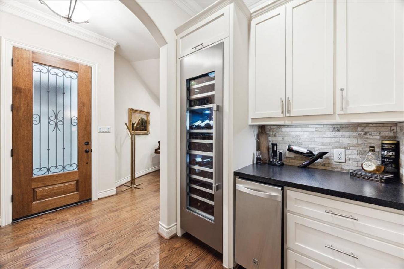 Houston, TX, 77019, United States, 3 Bedrooms Bedrooms, ,3 BathroomsBathrooms,Residential,For Sale,1701144