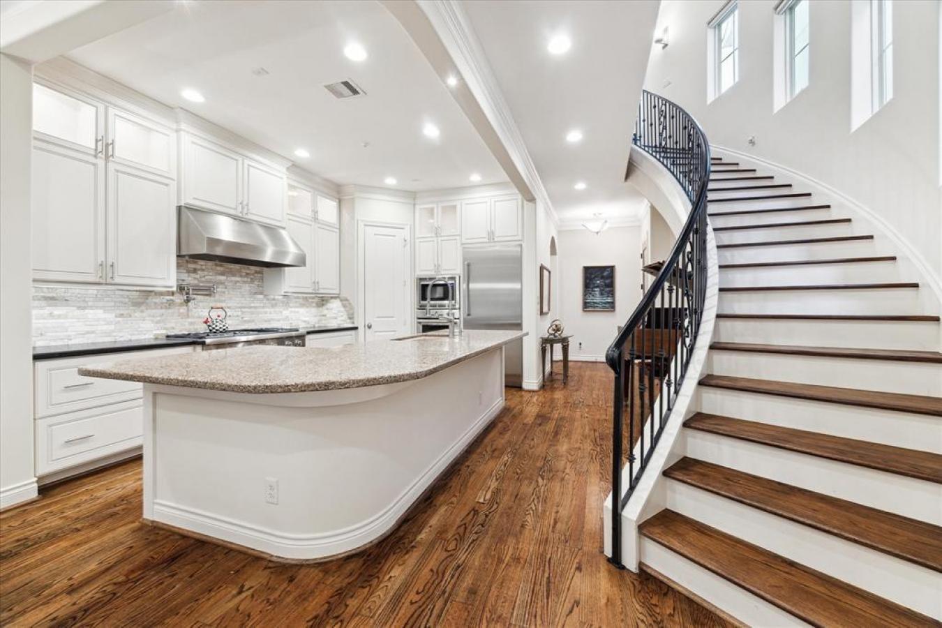 Houston, TX, 77019, United States, 3 Bedrooms Bedrooms, ,3 BathroomsBathrooms,Residential,For Sale,1701144