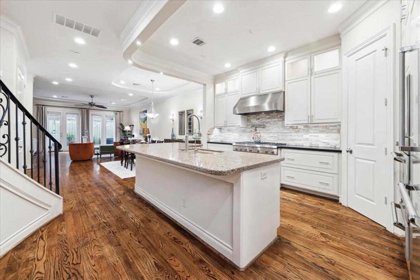 Houston, TX, 77019, United States, 3 Bedrooms Bedrooms, ,3 BathroomsBathrooms,Residential,For Sale,1701144