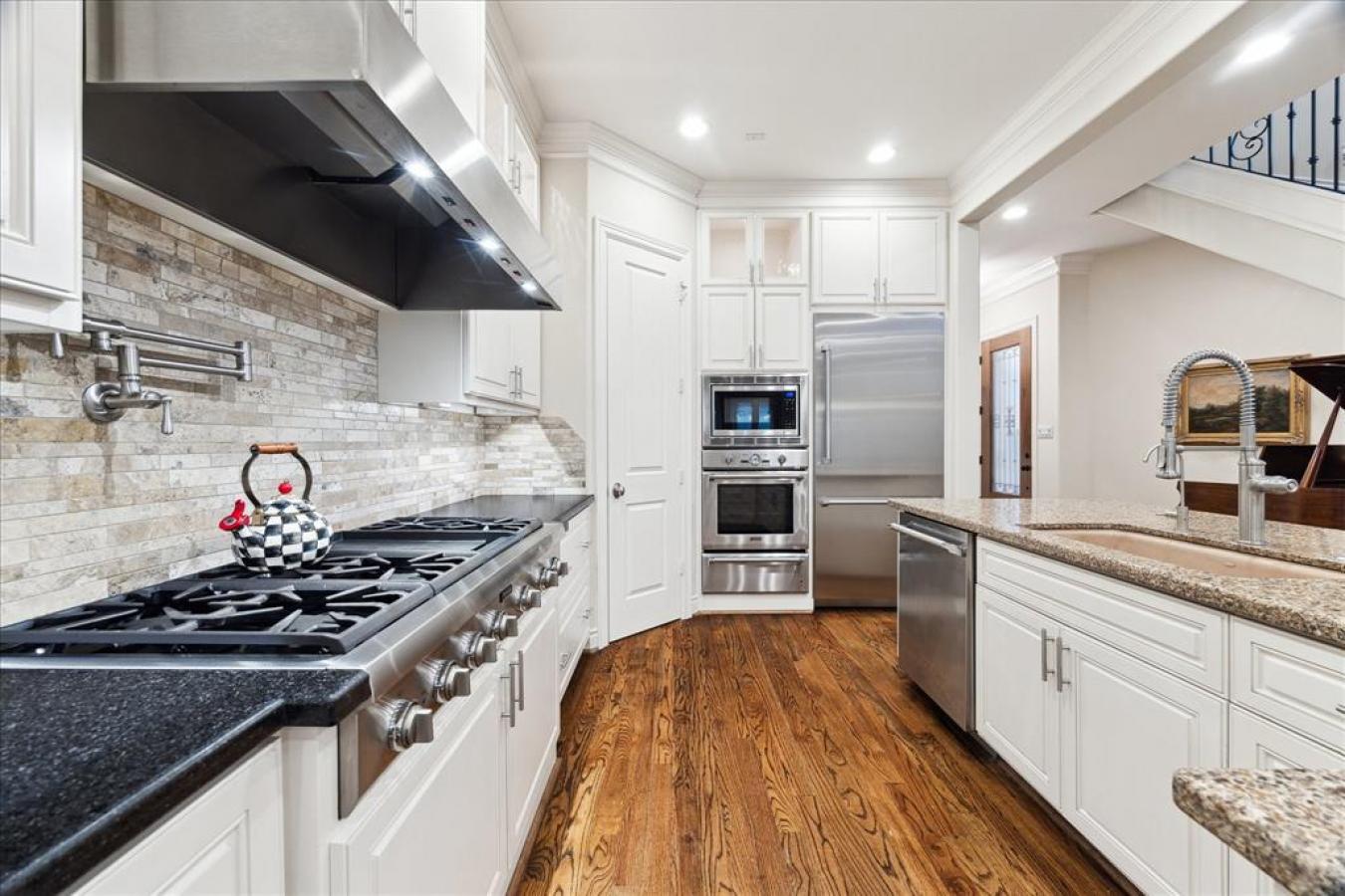 Houston, TX, 77019, United States, 3 Bedrooms Bedrooms, ,3 BathroomsBathrooms,Residential,For Sale,1701144