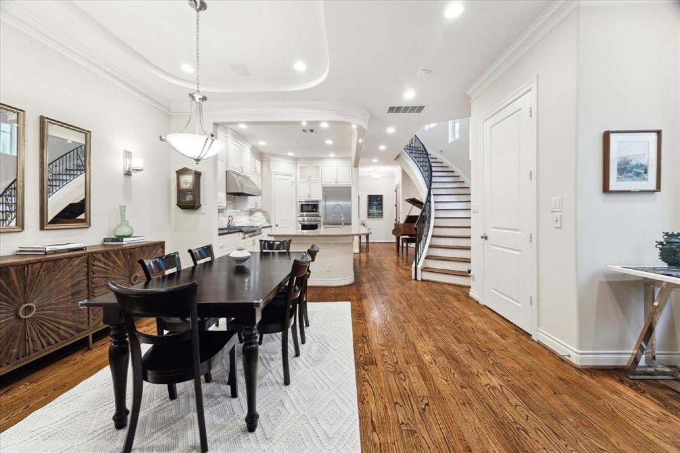 Houston, TX, 77019, United States, 3 Bedrooms Bedrooms, ,3 BathroomsBathrooms,Residential,For Sale,1701144