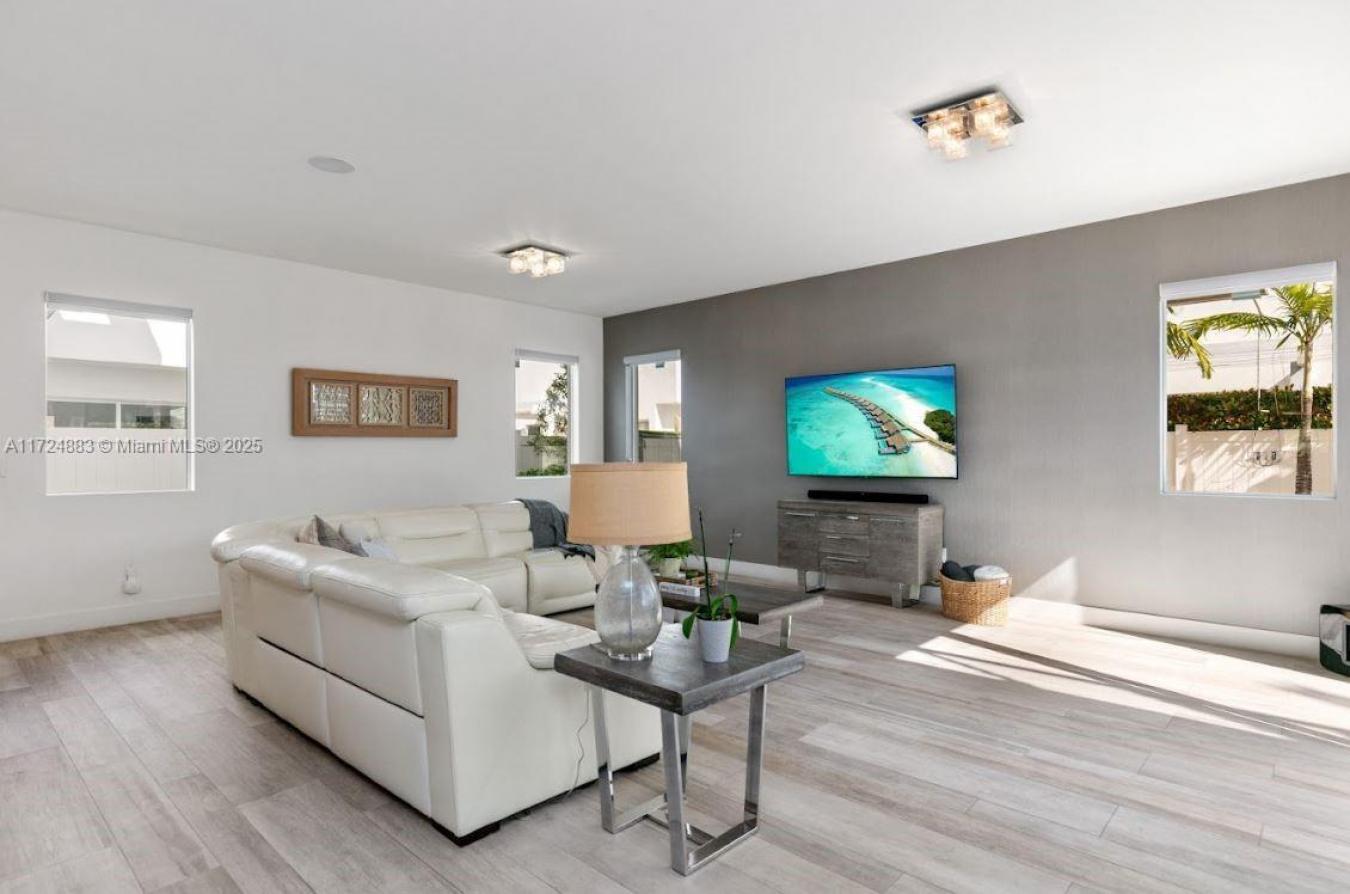 Doral, FL, 33178, United States, 4 Bedrooms Bedrooms, ,4 BathroomsBathrooms,Residential,For Sale,1701095