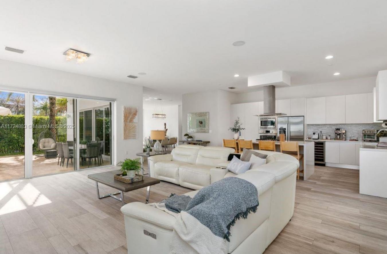 Doral, FL, 33178, United States, 4 Bedrooms Bedrooms, ,4 BathroomsBathrooms,Residential,For Sale,1701095