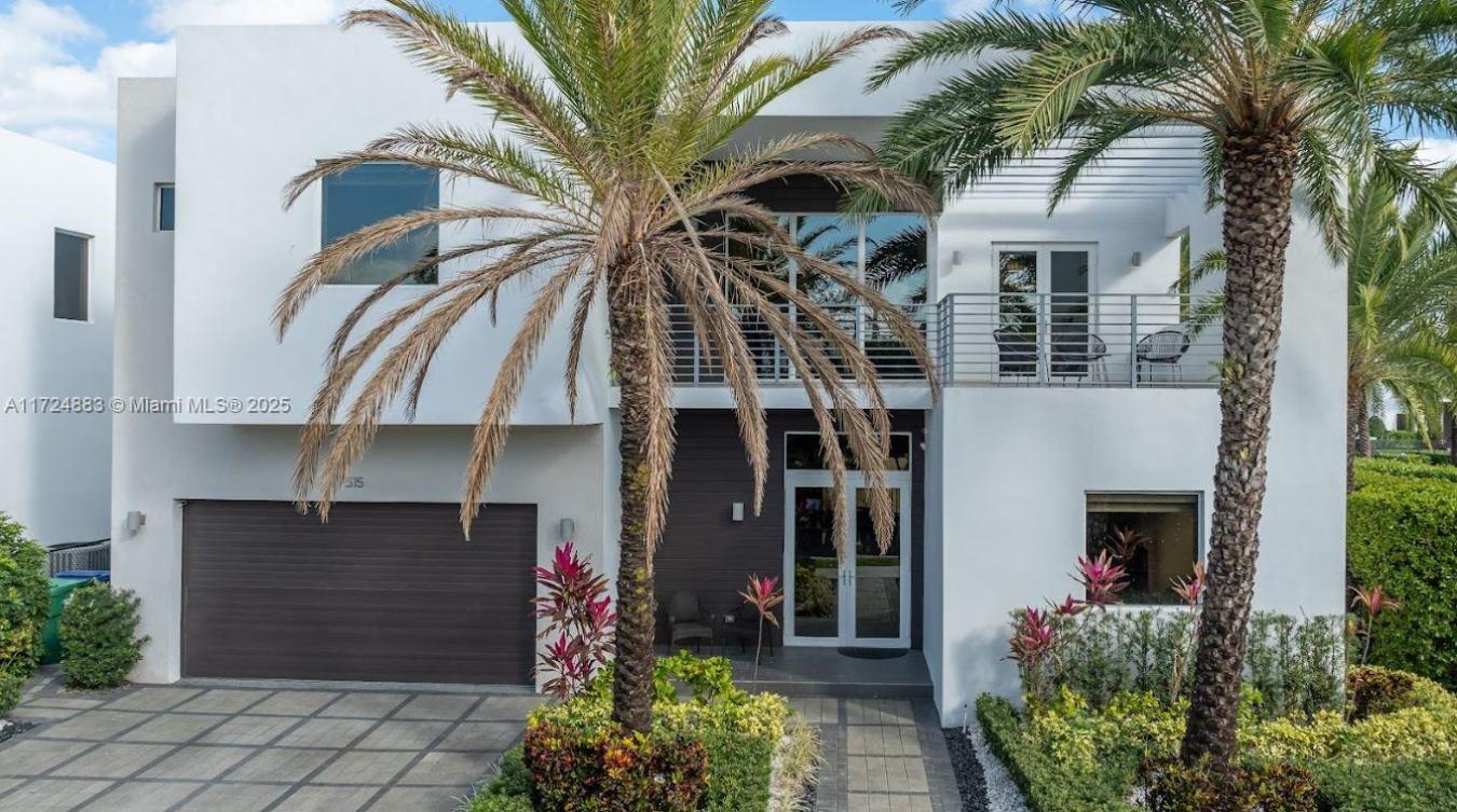 Doral, FL, 33178, United States, 4 Bedrooms Bedrooms, ,4 BathroomsBathrooms,Residential,For Sale,1701095