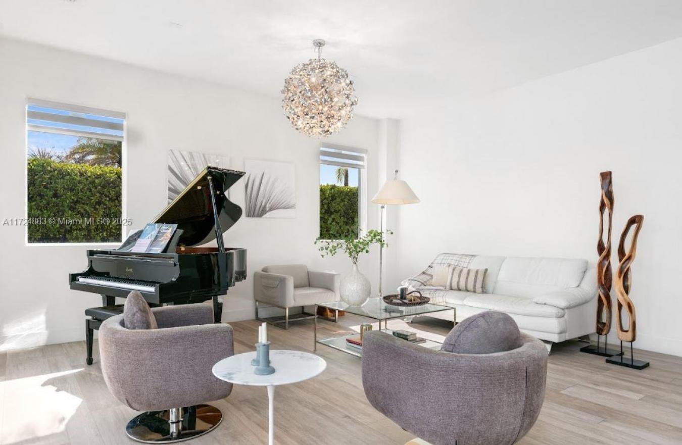 Doral, FL, 33178, United States, 4 Bedrooms Bedrooms, ,4 BathroomsBathrooms,Residential,For Sale,1701095