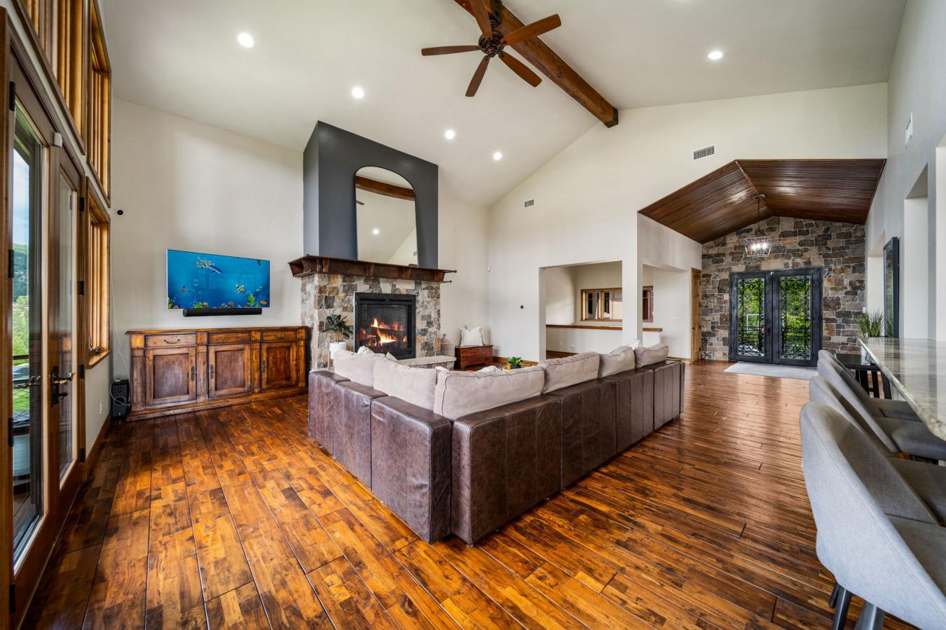 Durango, CO, 81301, United States, 4 Bedrooms Bedrooms, ,1 BathroomBathrooms,Residential,For Sale,1701088