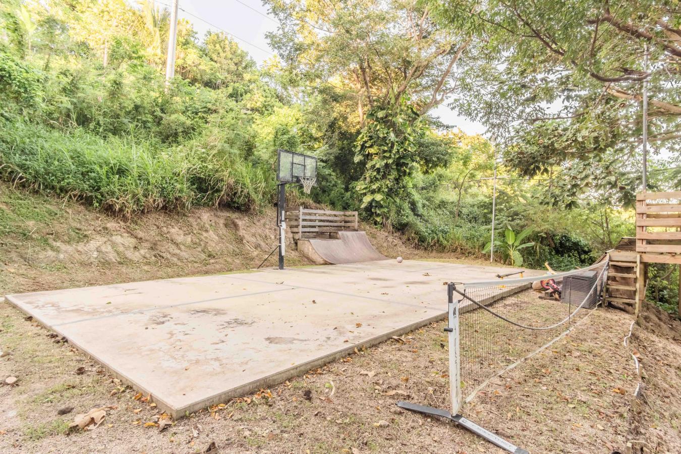 Humacao, 00791, Puerto Rico, 5 Bedrooms Bedrooms, ,4 BathroomsBathrooms,Residential,For Sale,1943964