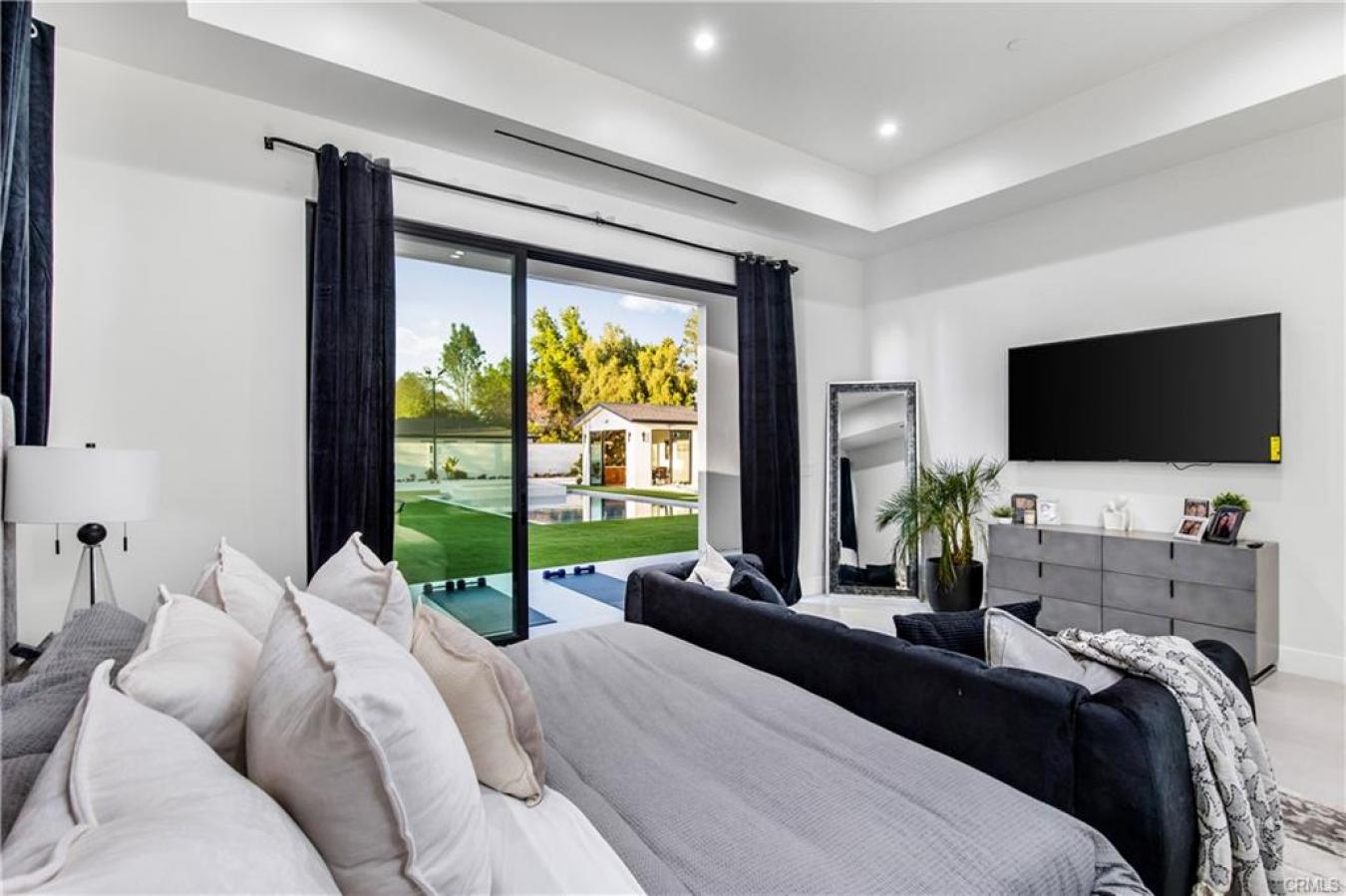 Woodland Hills, CA, 91367, United States, 12 Bedrooms Bedrooms, ,9 BathroomsBathrooms,Residential,For Sale,1701052