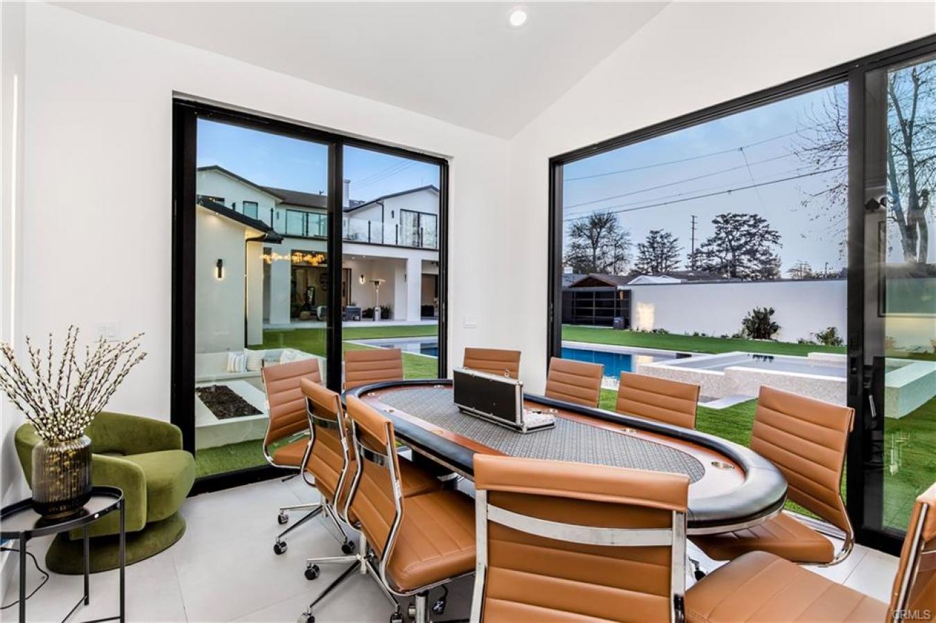 Woodland Hills, CA, 91367, United States, 12 Bedrooms Bedrooms, ,9 BathroomsBathrooms,Residential,For Sale,1701052