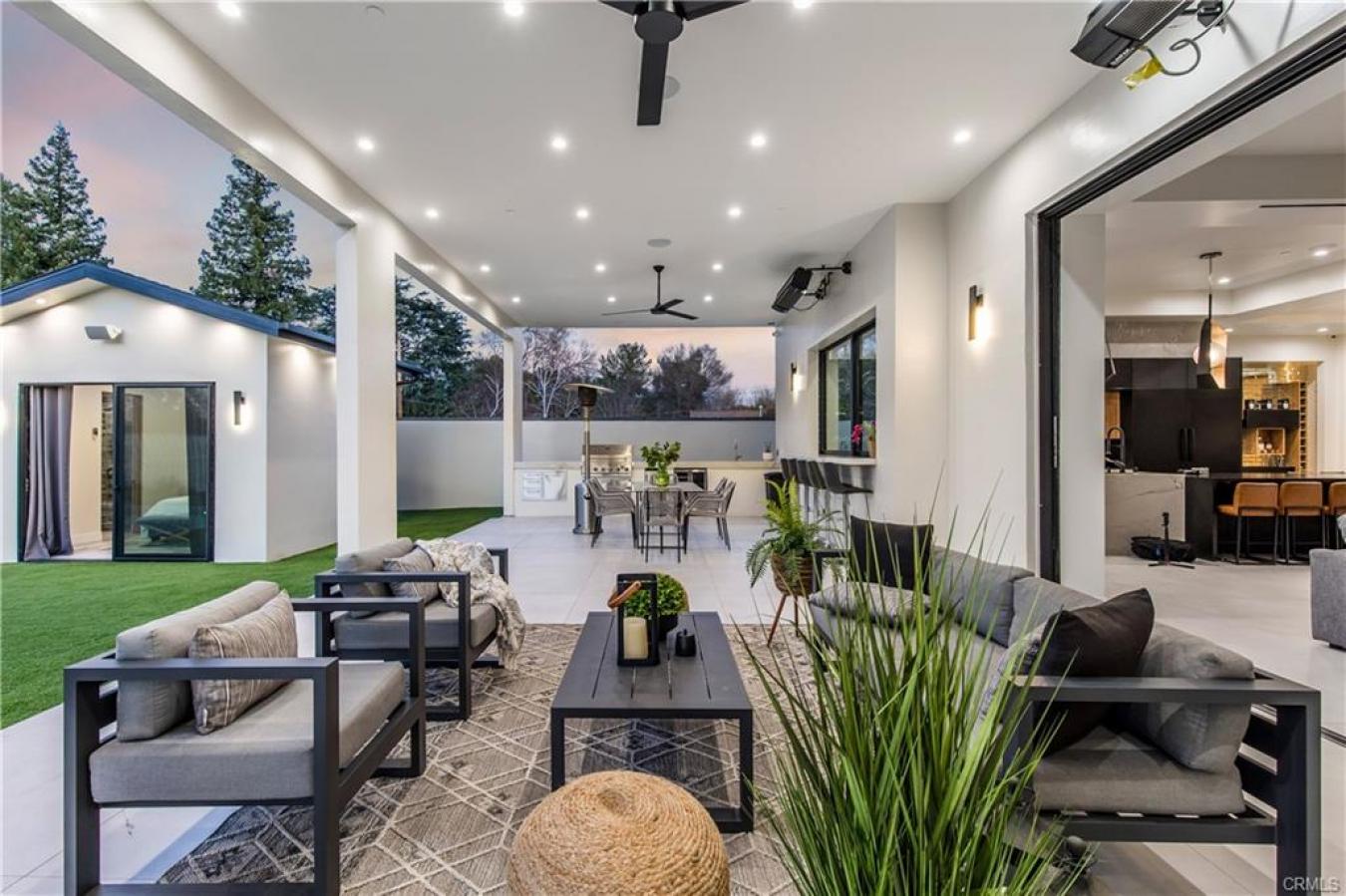 Woodland Hills, CA, 91367, United States, 12 Bedrooms Bedrooms, ,9 BathroomsBathrooms,Residential,For Sale,1701052