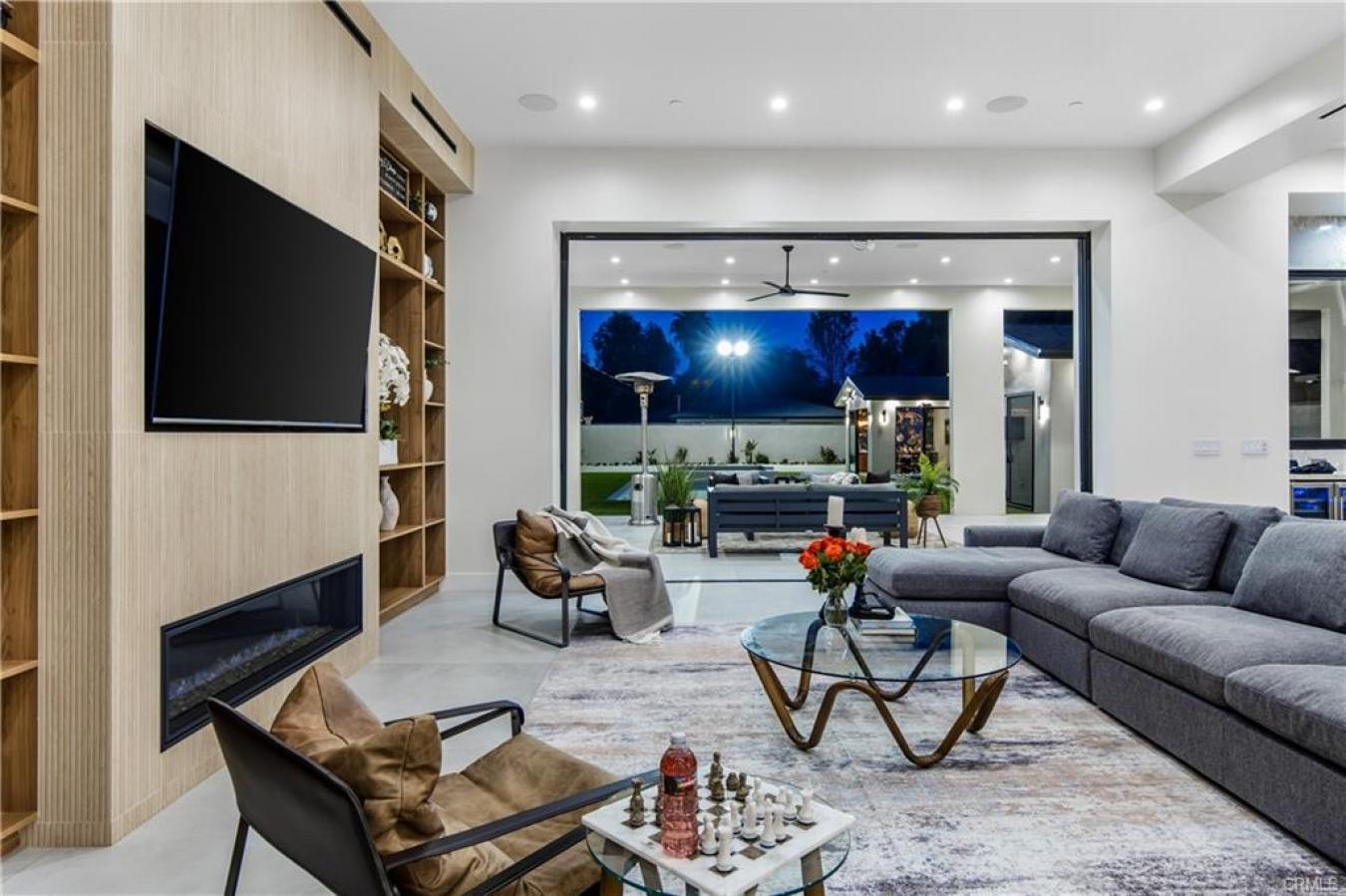 Woodland Hills, CA, 91367, United States, 12 Bedrooms Bedrooms, ,9 BathroomsBathrooms,Residential,For Sale,1701052