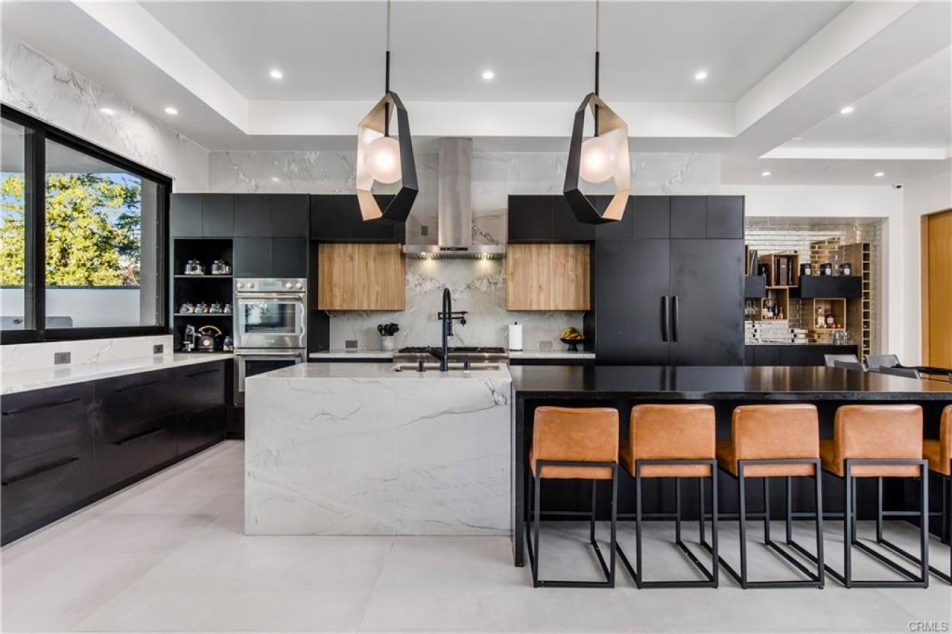 Woodland Hills, CA, 91367, United States, 12 Bedrooms Bedrooms, ,9 BathroomsBathrooms,Residential,For Sale,1701052