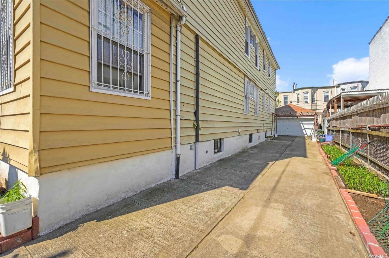 Elmhurst, NY, 11373, United States, 8 Bedrooms Bedrooms, ,3 BathroomsBathrooms,Residential,For Sale,1701046