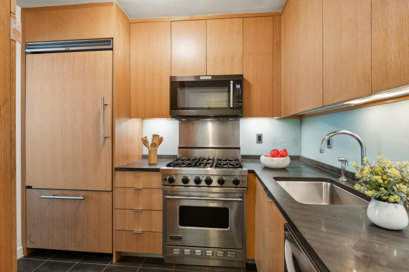 New York, New York, 10022, United States, 4 Bedrooms Bedrooms, ,3 BathroomsBathrooms,Residential,For Sale,1844503