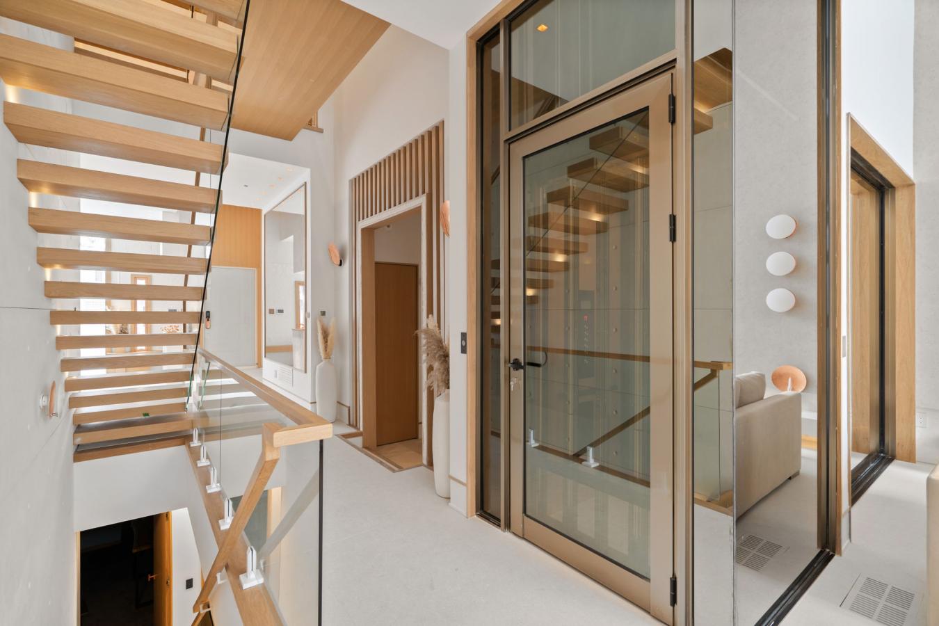 Toronto, ON, M5P 3C3, Canada, 6 Bedrooms Bedrooms, ,5 BathroomsBathrooms,Residential,For Sale,1700997
