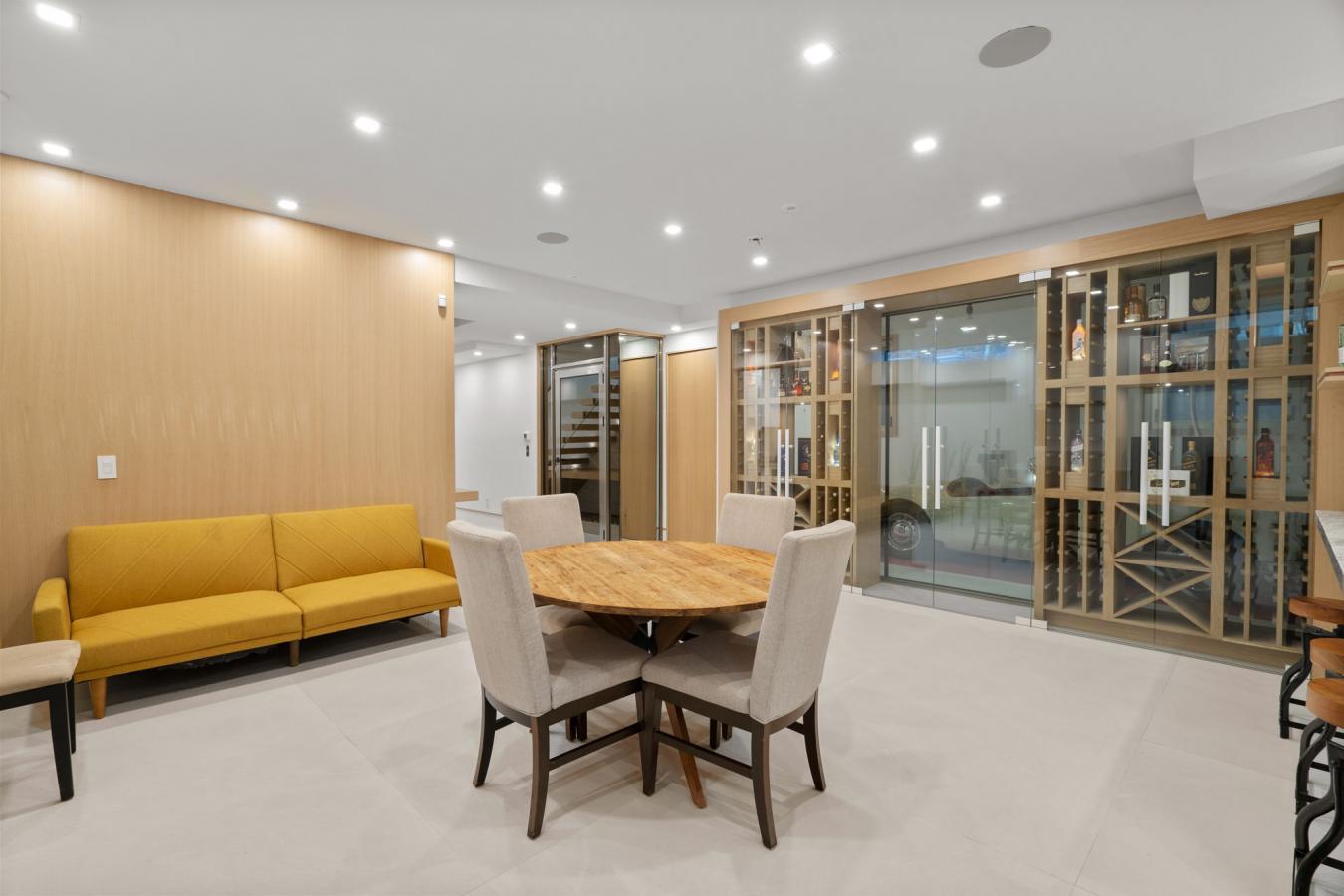 Toronto, ON, M5P 3C3, Canada, 6 Bedrooms Bedrooms, ,5 BathroomsBathrooms,Residential,For Sale,1700997
