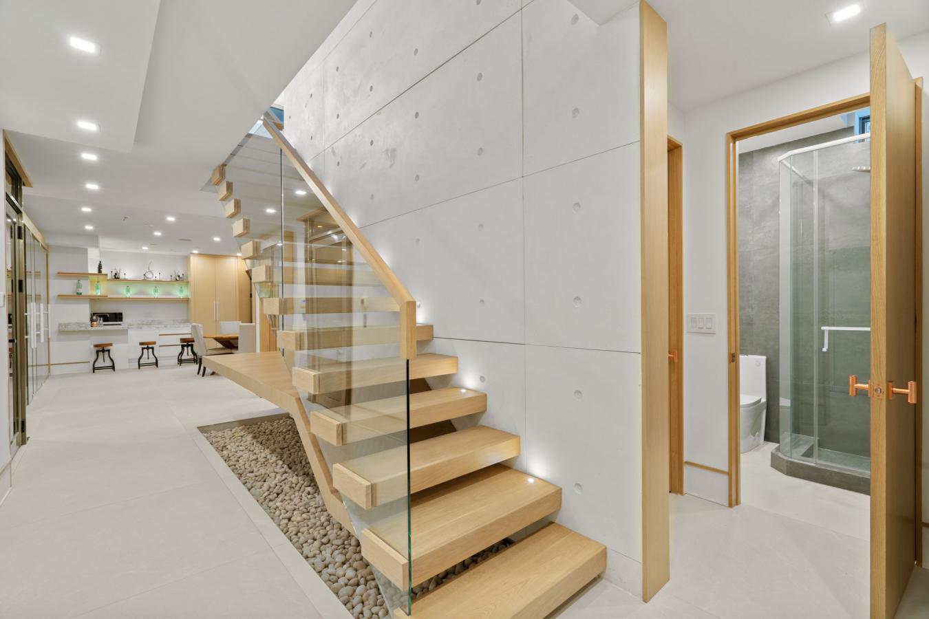 Toronto, ON, M5P 3C3, Canada, 6 Bedrooms Bedrooms, ,5 BathroomsBathrooms,Residential,For Sale,1700997