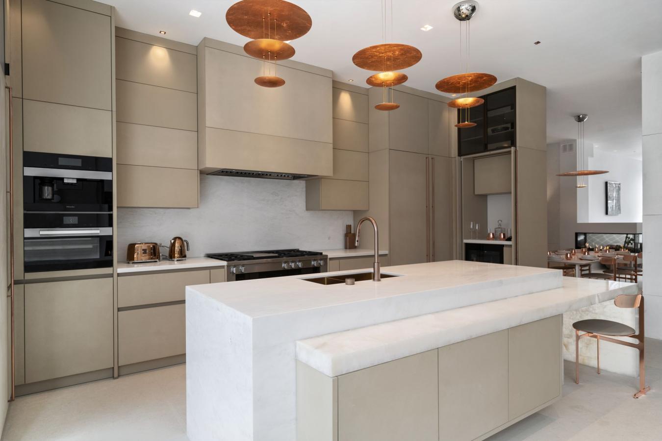 Toronto, ON, M5P 3C3, Canada, 6 Bedrooms Bedrooms, ,5 BathroomsBathrooms,Residential,For Sale,1700997