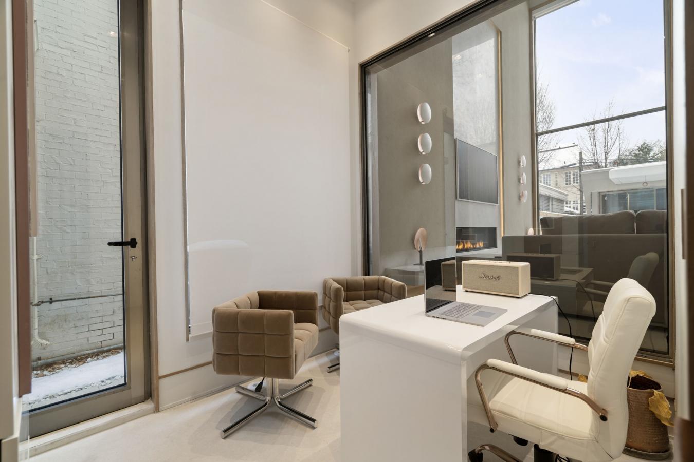 Toronto, ON, M5P 3C3, Canada, 6 Bedrooms Bedrooms, ,5 BathroomsBathrooms,Residential,For Sale,1700997