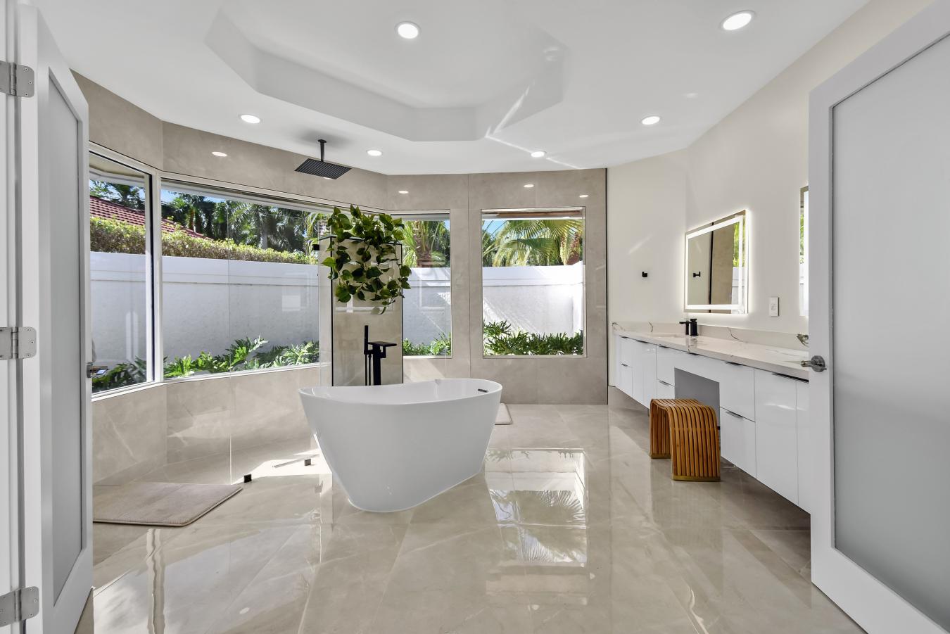 Weston, FL, 33331, United States, 6 Bedrooms Bedrooms, ,5 BathroomsBathrooms,Residential,For Sale,1700987