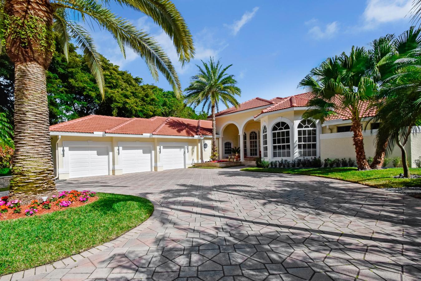 Weston, FL, 33331, United States, 6 Bedrooms Bedrooms, ,5 BathroomsBathrooms,Residential,For Sale,1700987