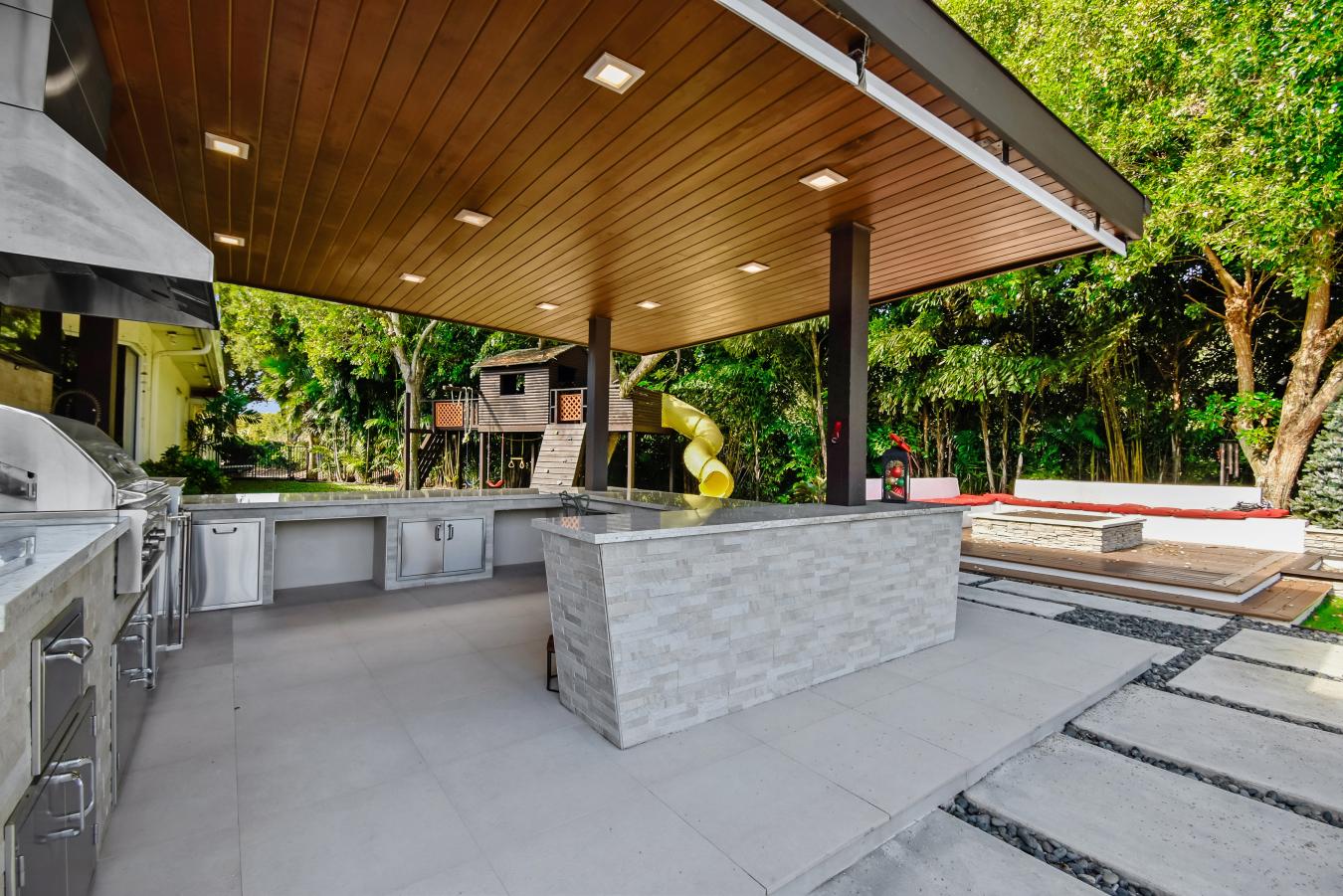 Weston, FL, 33331, United States, 6 Bedrooms Bedrooms, ,5 BathroomsBathrooms,Residential,For Sale,1700987