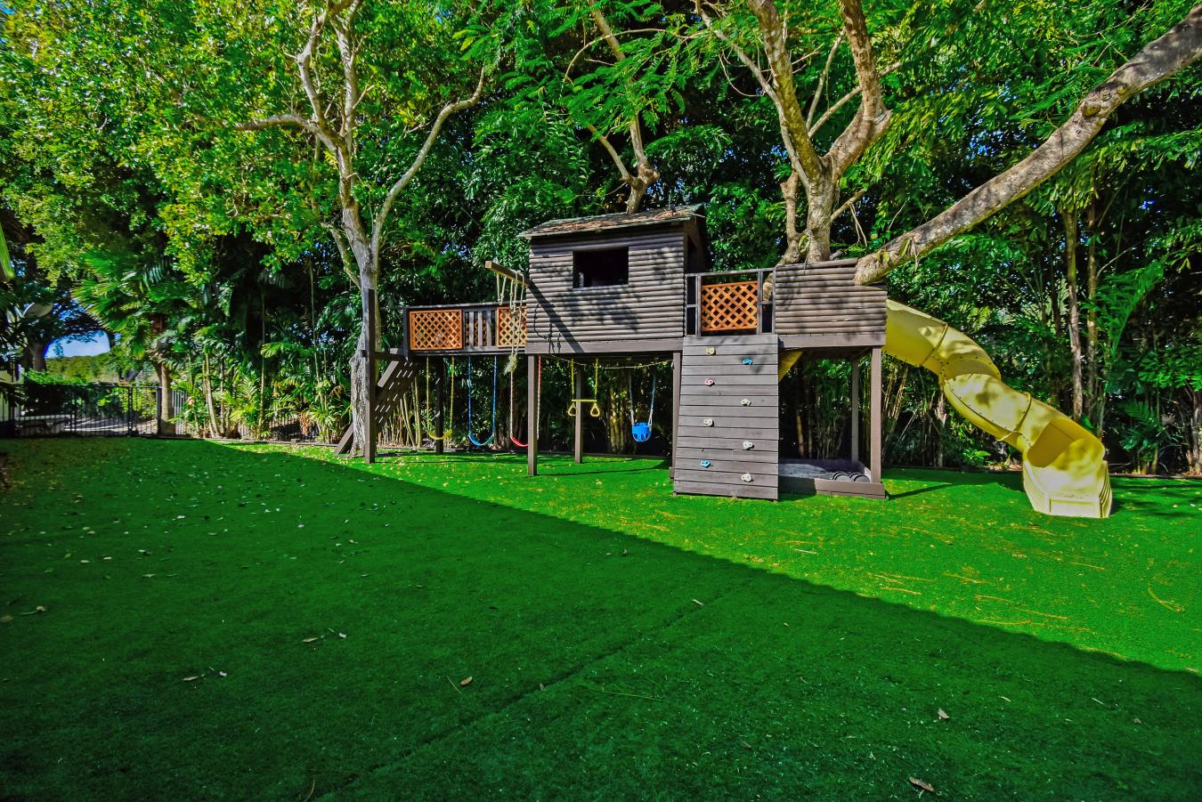 Weston, FL, 33331, United States, 6 Bedrooms Bedrooms, ,5 BathroomsBathrooms,Residential,For Sale,1700987