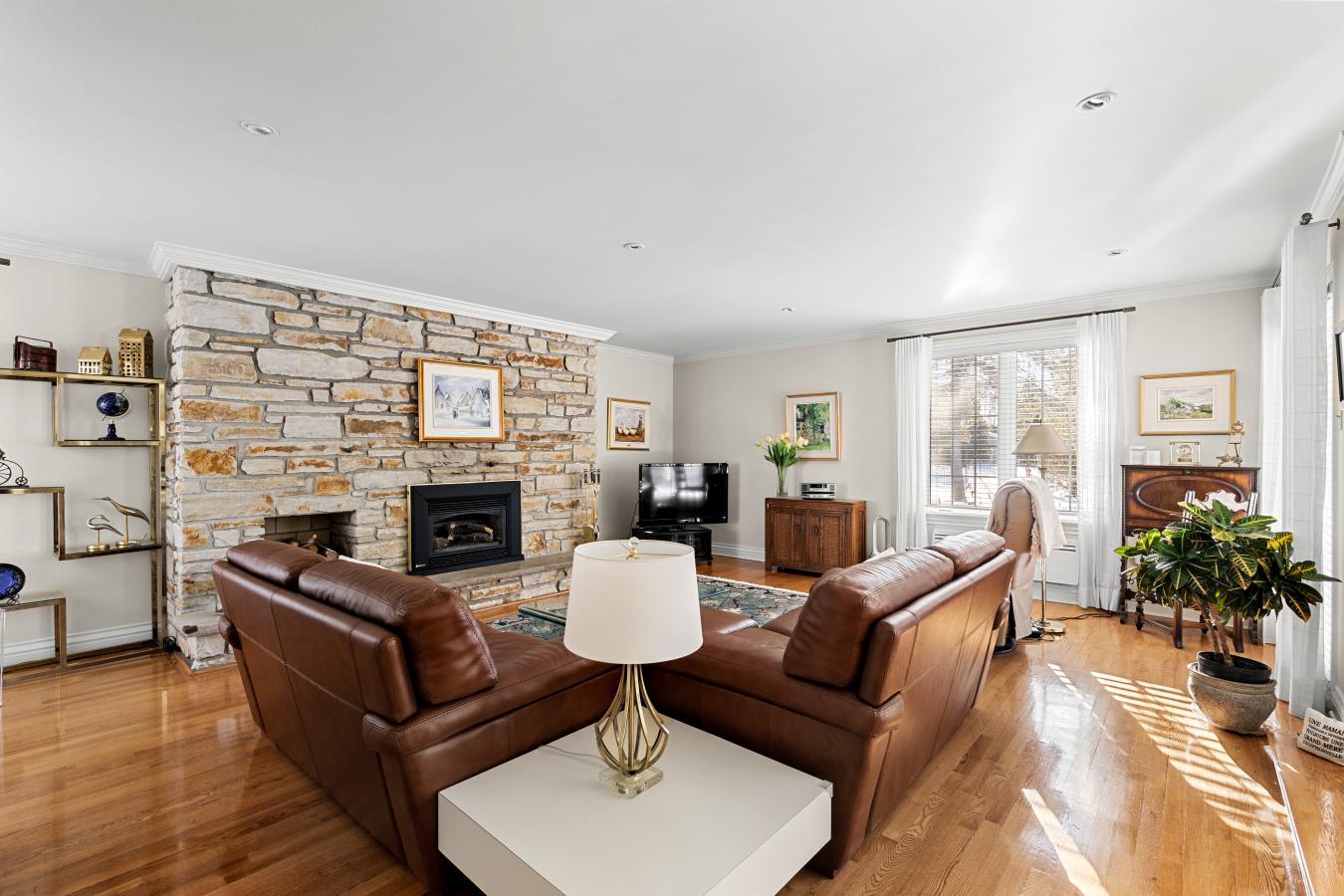 Notre-Dame-l'Île-Perrot, QC, J7W 2C5, Canada, 4 Bedrooms Bedrooms, ,2 BathroomsBathrooms,Residential,For Sale,1700953