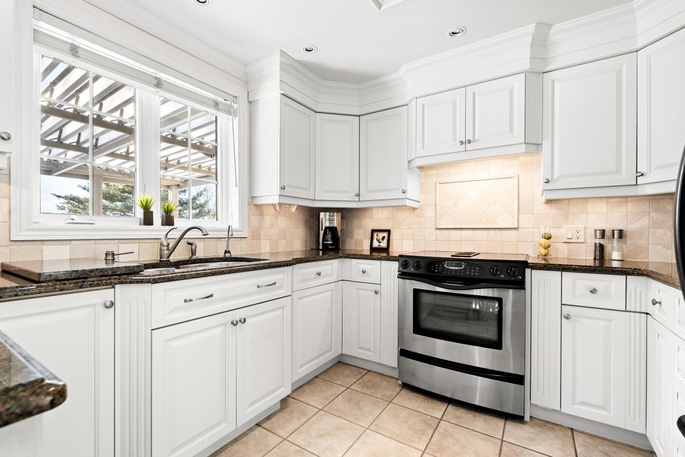 Notre-Dame-l'Île-Perrot, QC, J7W 2C5, Canada, 4 Bedrooms Bedrooms, ,2 BathroomsBathrooms,Residential,For Sale,1700953