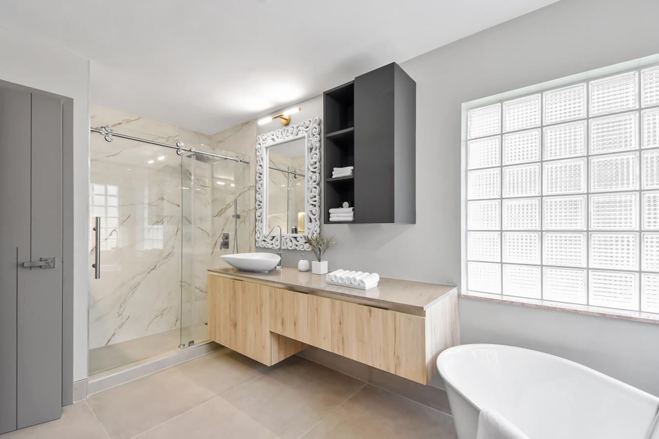 Weston, Florida, 33326, United States, 5 Bedrooms Bedrooms, ,2 BathroomsBathrooms,Residential,For Sale,1706914