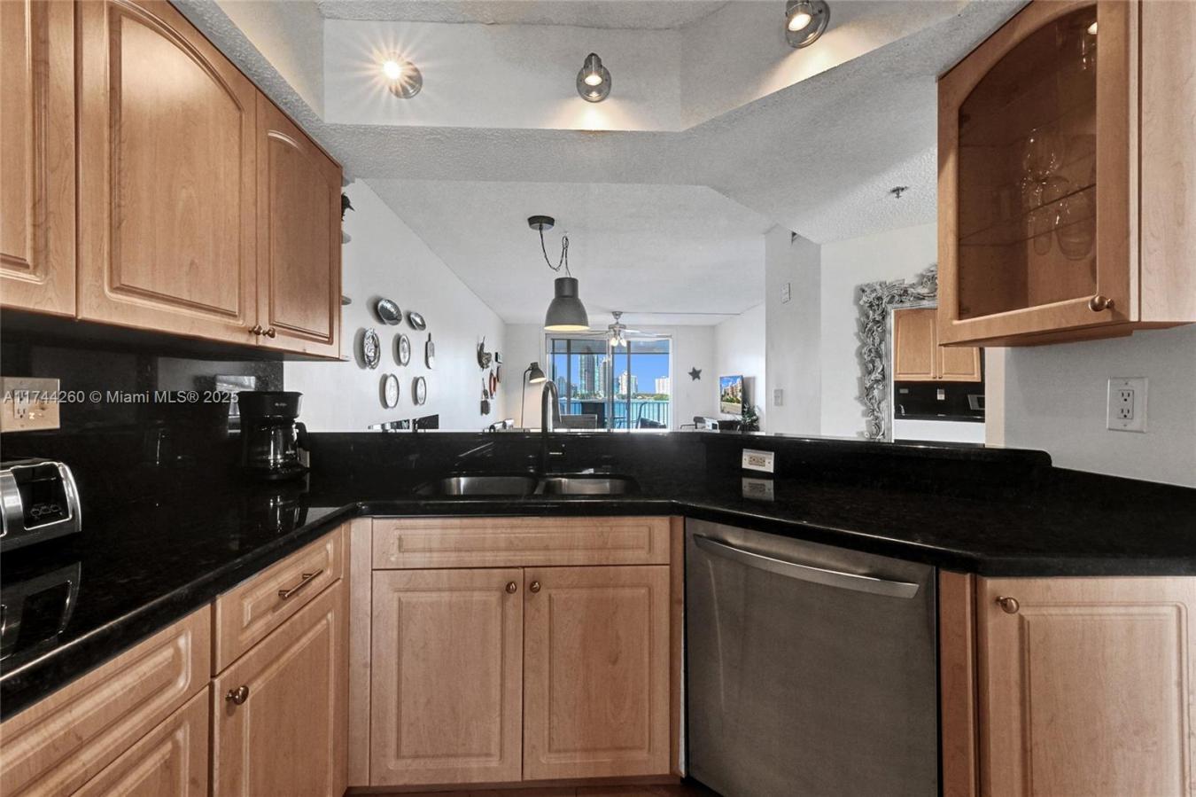 Sunny Isles Beach, Florida, 33160, United States, 2 Bedrooms Bedrooms, ,2 BathroomsBathrooms,Residential,For Sale,1709471