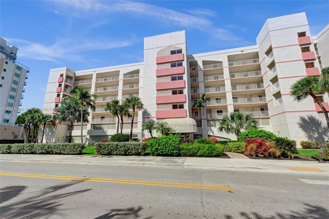 Sunny Isles Beach, Florida, 33160, United States, 2 Bedrooms Bedrooms, ,2 BathroomsBathrooms,Residential,For Sale,1709471