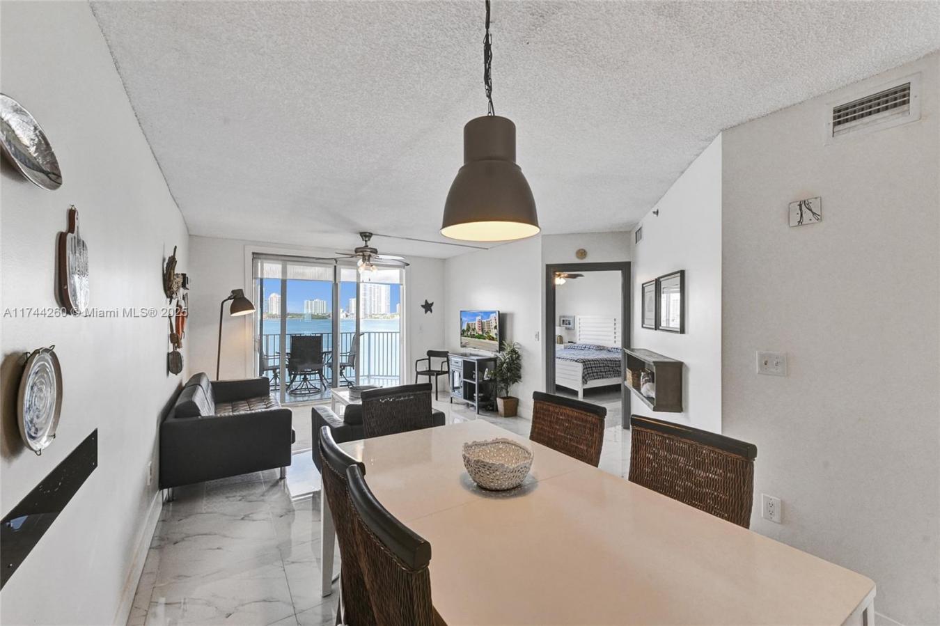 Sunny Isles Beach, Florida, 33160, United States, 2 Bedrooms Bedrooms, ,2 BathroomsBathrooms,Residential,For Sale,1709471