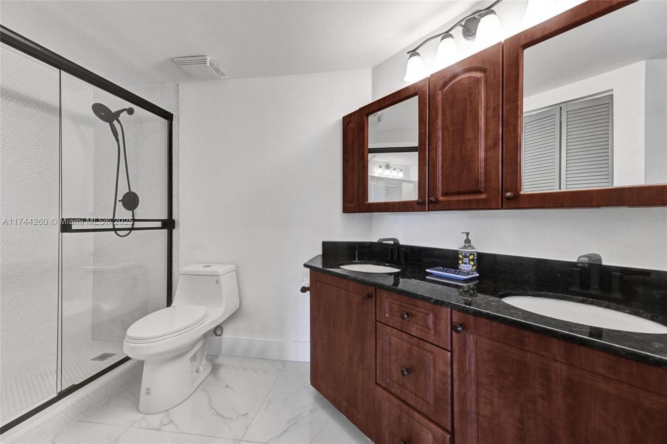 Sunny Isles Beach, Florida, 33160, United States, 2 Bedrooms Bedrooms, ,2 BathroomsBathrooms,Residential,For Sale,1709471