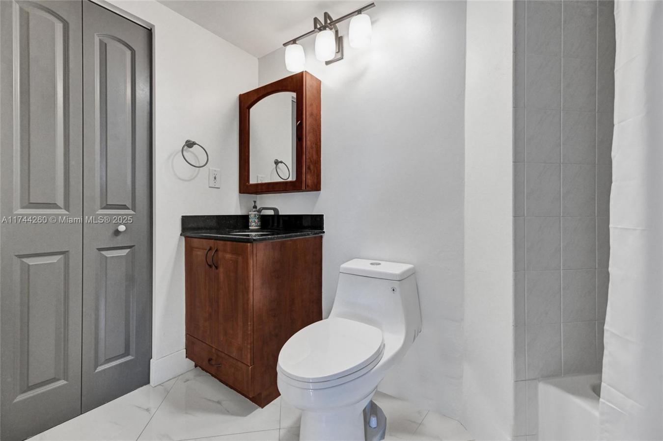 Sunny Isles Beach, Florida, 33160, United States, 2 Bedrooms Bedrooms, ,2 BathroomsBathrooms,Residential,For Sale,1709471