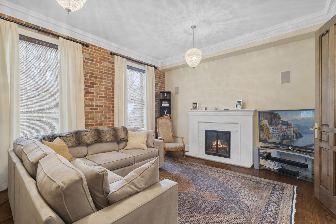 Toronto, ON, M4W 1P6, Canada, 4 Bedrooms Bedrooms, ,5 BathroomsBathrooms,Residential,For Sale,1709461