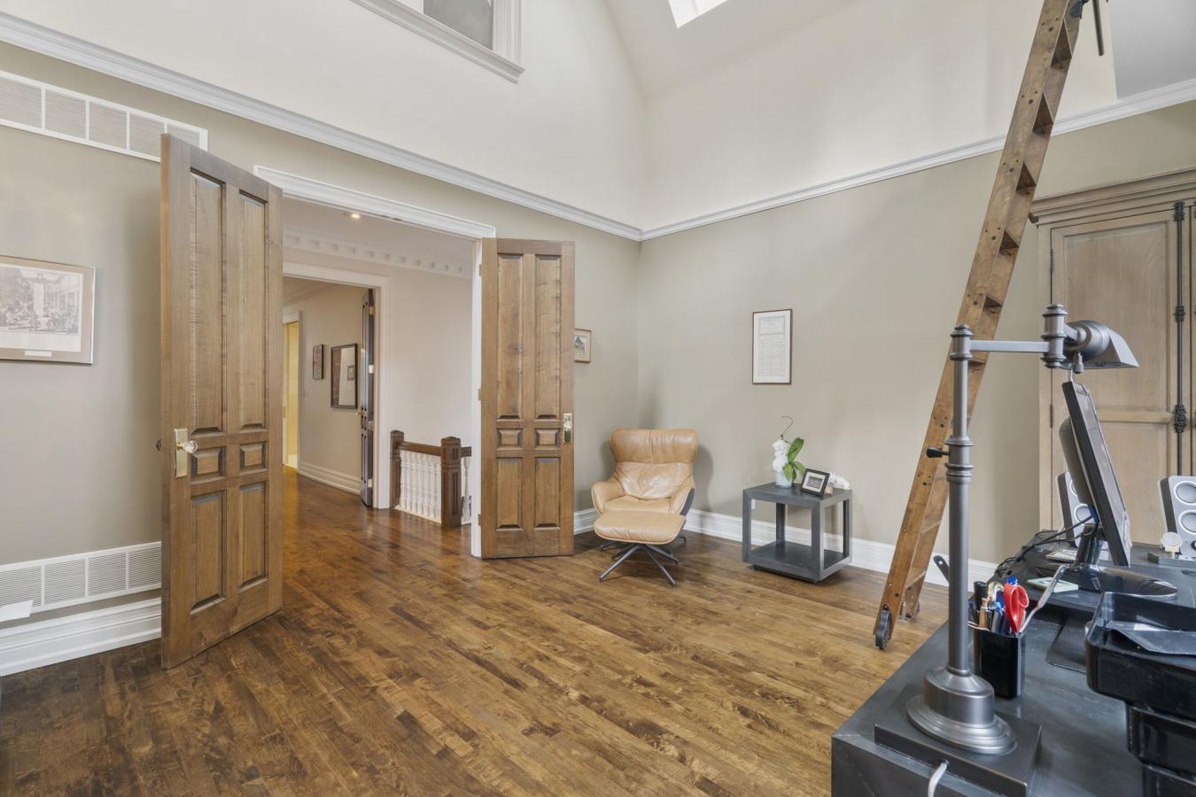 Toronto, ON, M4W 1P6, Canada, 4 Bedrooms Bedrooms, ,5 BathroomsBathrooms,Residential,For Sale,1709461