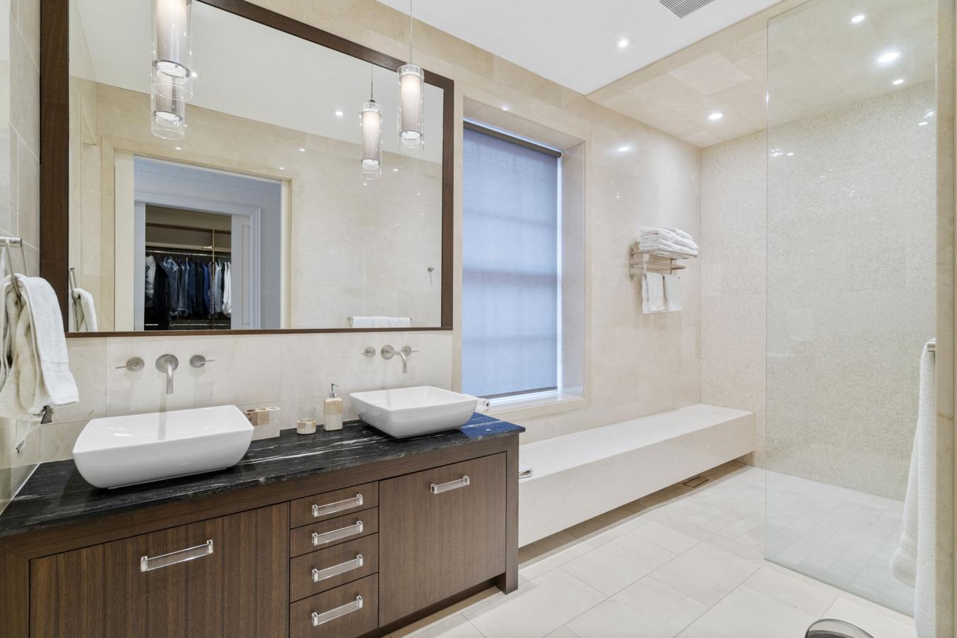 Toronto, ON, M4W 1P6, Canada, 4 Bedrooms Bedrooms, ,5 BathroomsBathrooms,Residential,For Sale,1709461