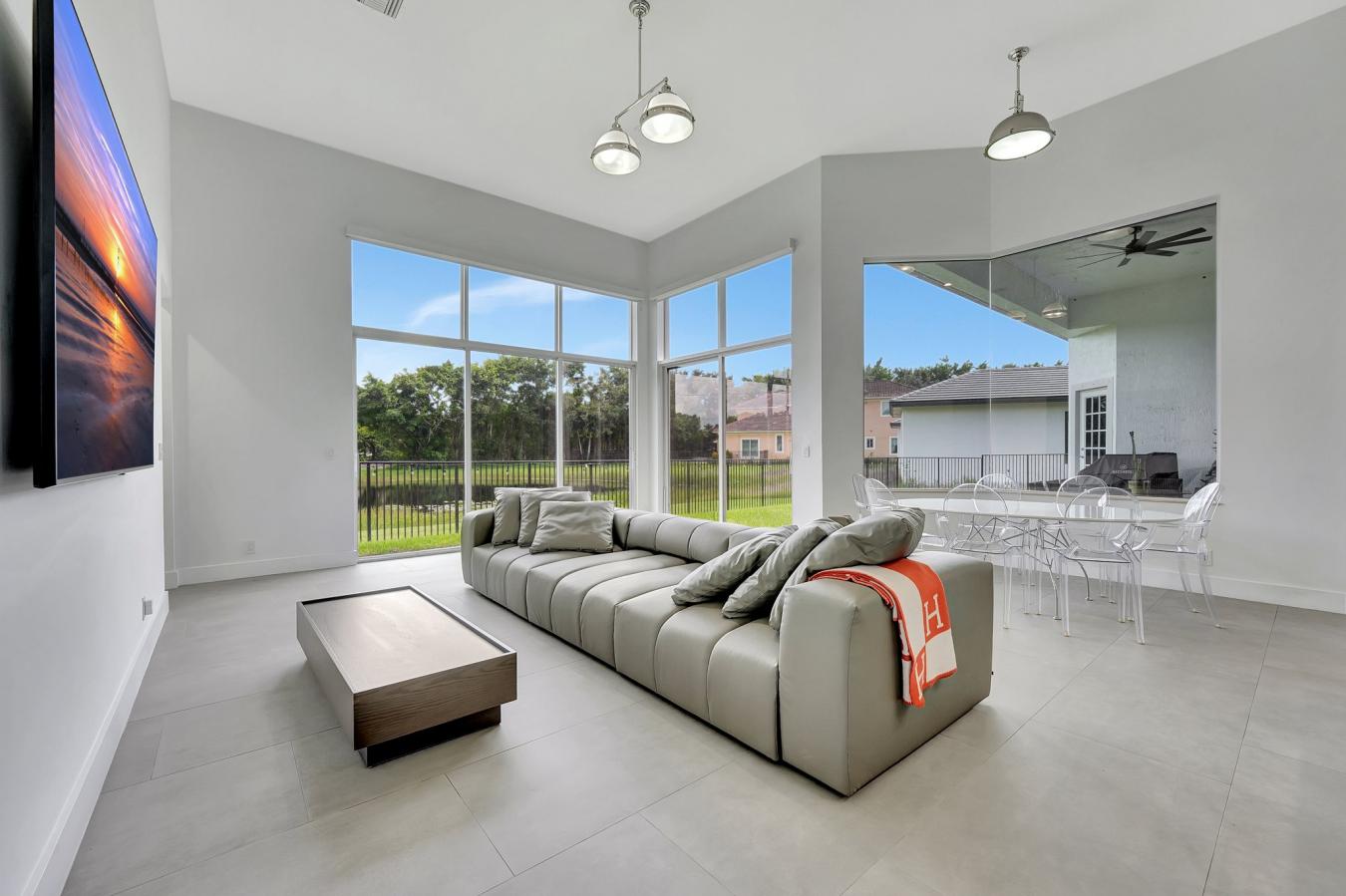 Weston, Florida, 33332, United States, 5 Bedrooms Bedrooms, ,4 BathroomsBathrooms,Residential,For Sale,1715034